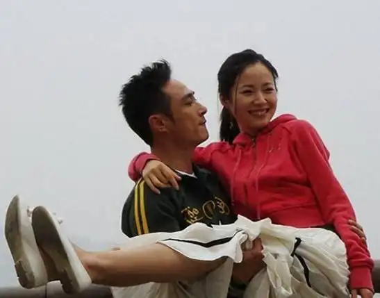 江一燕搂的不是吴镇宇,而是整个内娱的"丑陋",他们是啥关系?