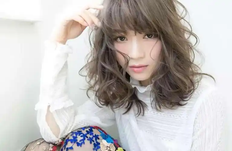 35岁左右的女性想烫发有什么推荐吗