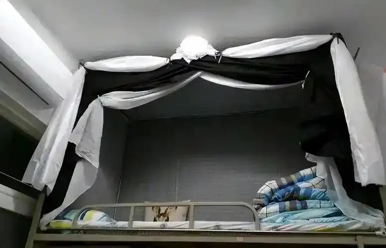 大学生寝室布置「大学生寝室六人间布置」_友友