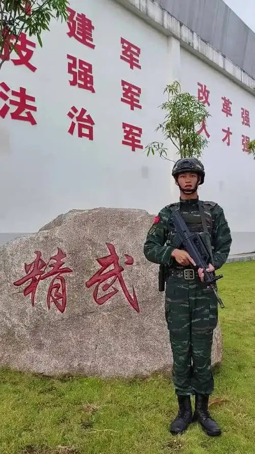 挑战拍一组军营宣传大片今天要拍的是武警特战