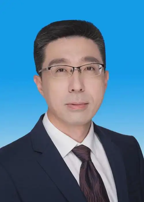 官方履历显示:王厚杰,男,汉族,1972年6月生,研究生学历,博士学位,中共