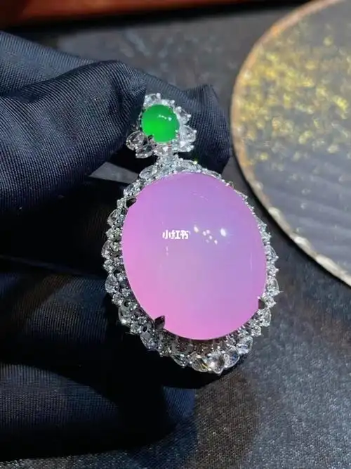 紫罗兰蛋面挂件18万