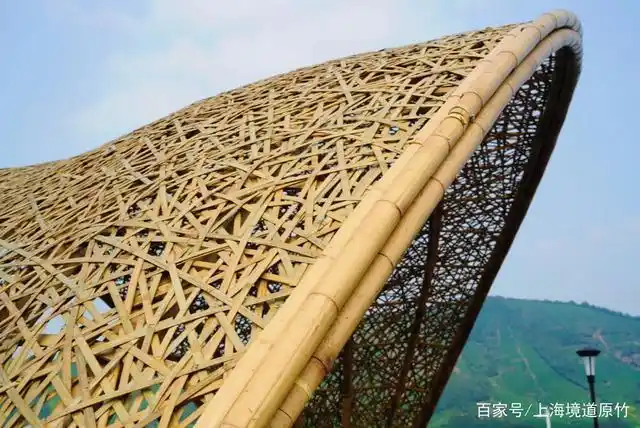 如今文旅项目的城市化进程的钢筋,混凝土和玻璃等现代建筑材料,正在