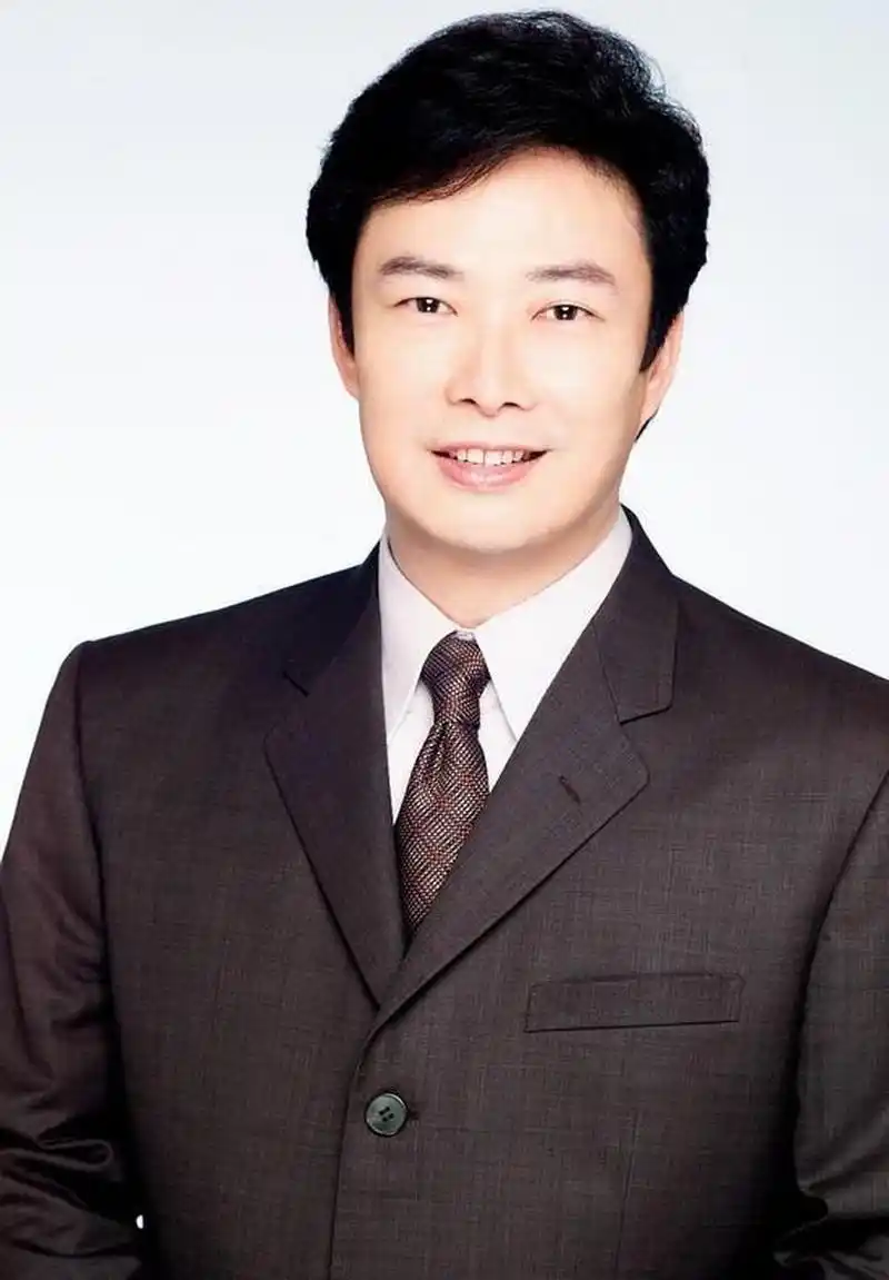 一次,费玉清在日本女友家留宿,女友贴心地为他放好洗澡水,结果他刚跨