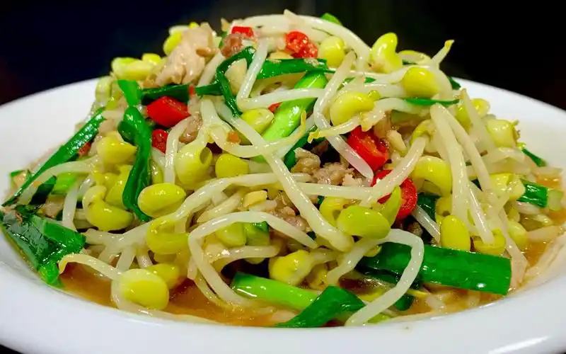 炒黄豆芽时,切记不要焯水,难怪不清脆不好吃,朝哥教你正确做法