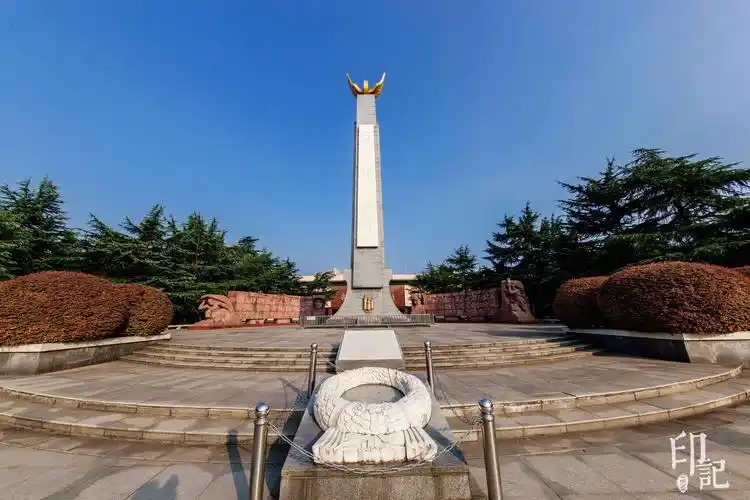 红色江岸信仰飘扬