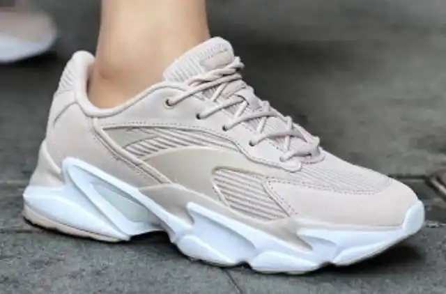 运动鞋的鞋带怎么系