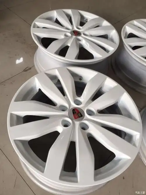 我的白色轮毂美美的
