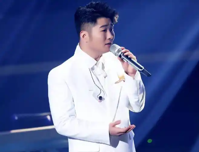 原创白小白参加天赐的声音首次公布已婚直言欠老婆一个婚礼