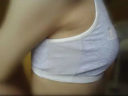 我朋友发给我的小背心照.