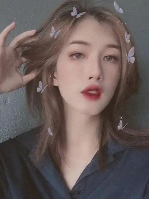 20岁男孩留长发每天化妆穿女装,网友:他比女孩子还要漂亮