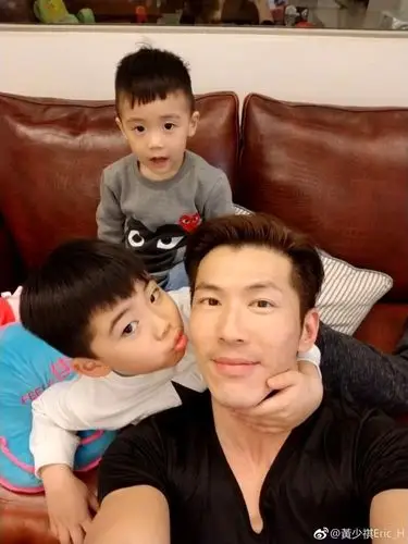 2007年,黄少祺在拍摄长篇电视剧《神机妙算刘伯温》时,与吕旻蓁鹃情