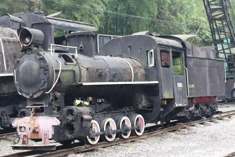 有八十年历史世界仅存燃煤蒸汽窄轨小火车