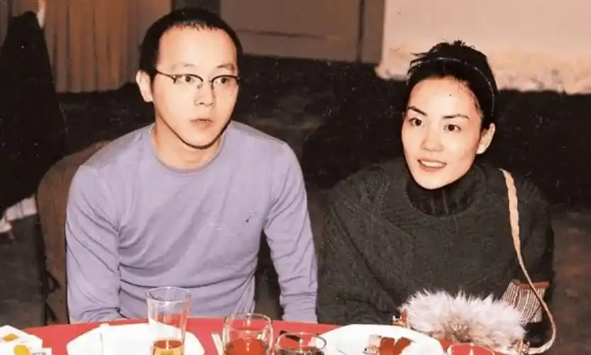 原创王菲前夫窦唯发新歌连开7天直播近照曝光头发稀疏认不出