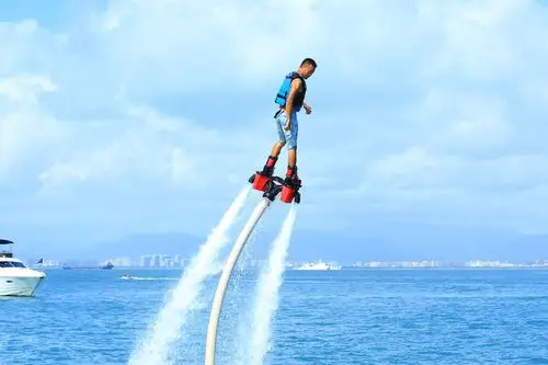 还有香蕉船和水上飞龙项目,满足不同玩家的需求.