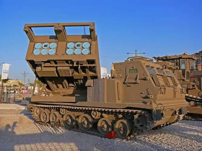 原创m270火箭炮新款曝光可搭载ergmlrs火箭性能更为出众