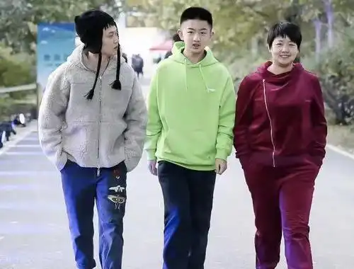 于谦13岁儿子"郭小宝"近照罕见曝光,个头颜值比孟鹤堂都高!