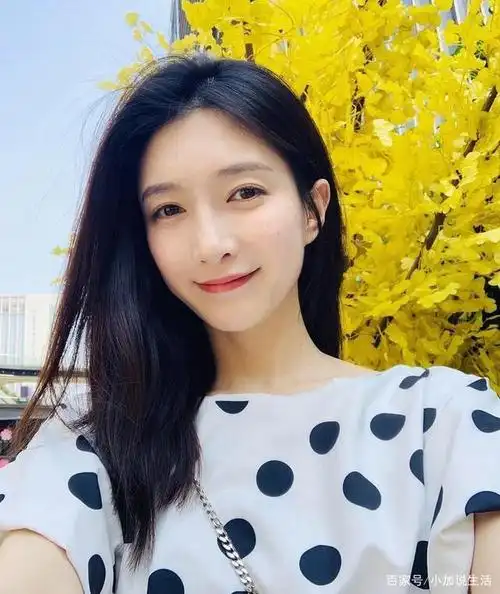 知性女神江疏影,生活中就像个文艺女青年,清新有活力!
