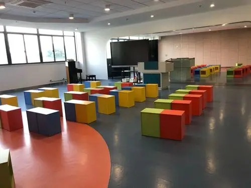 这是孩子们的音乐教室,孩子们可以充分施展艺术与想象力