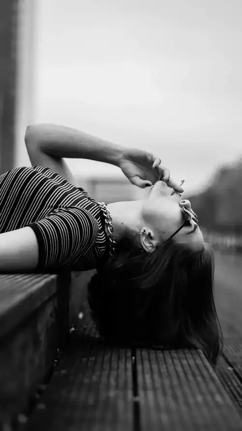 欧美美女抽烟背景