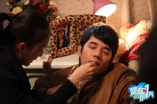 腾讯娱乐讯 由北角映画出品,新锐导演朱少宇执导,泰国当红小生马里