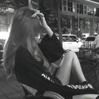 美女头像伤感落寞孤独女生意境图片