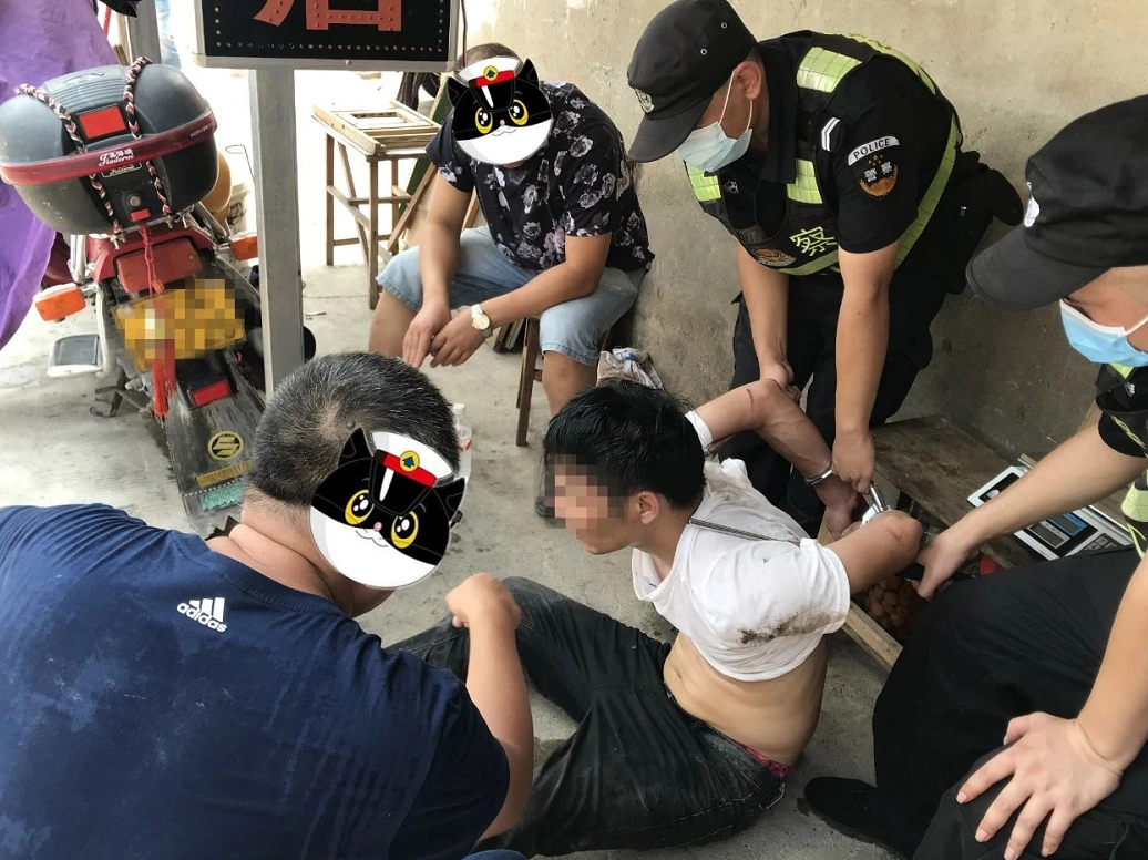2名辅警在抓捕嫌疑人时被刺伤!