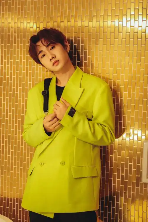 汪苏泷绿色西装帅气写真图片16