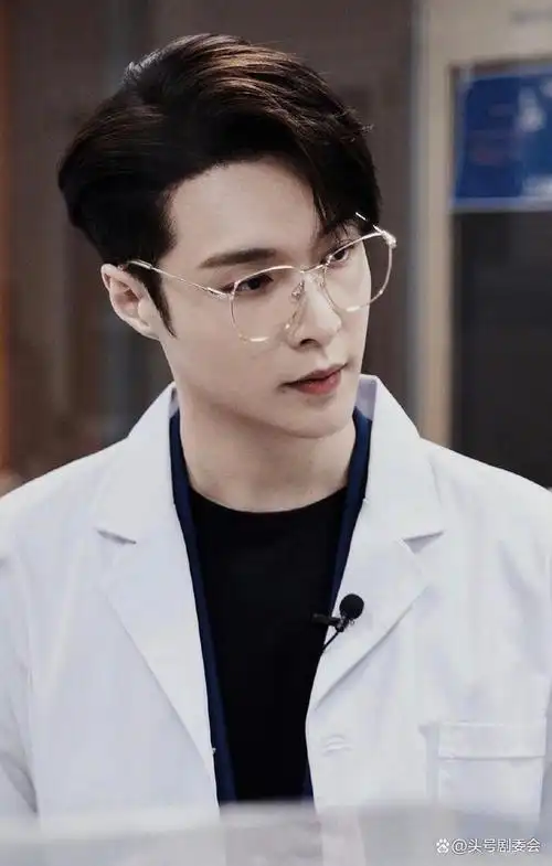 谁能拒绝戴眼镜的帅哥