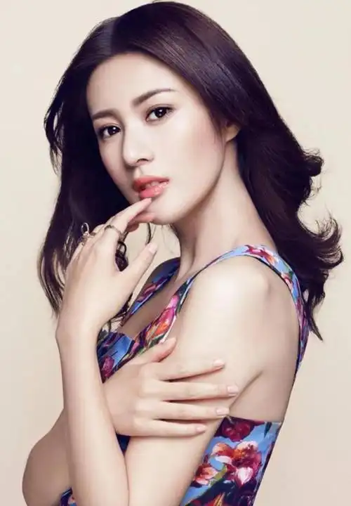 端庄优雅温婉大气的清纯西施乌靖靖