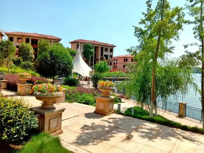 和润金银湾怎么样嘉鱼三湖连江畔的景观豪宅别墅能入手吗