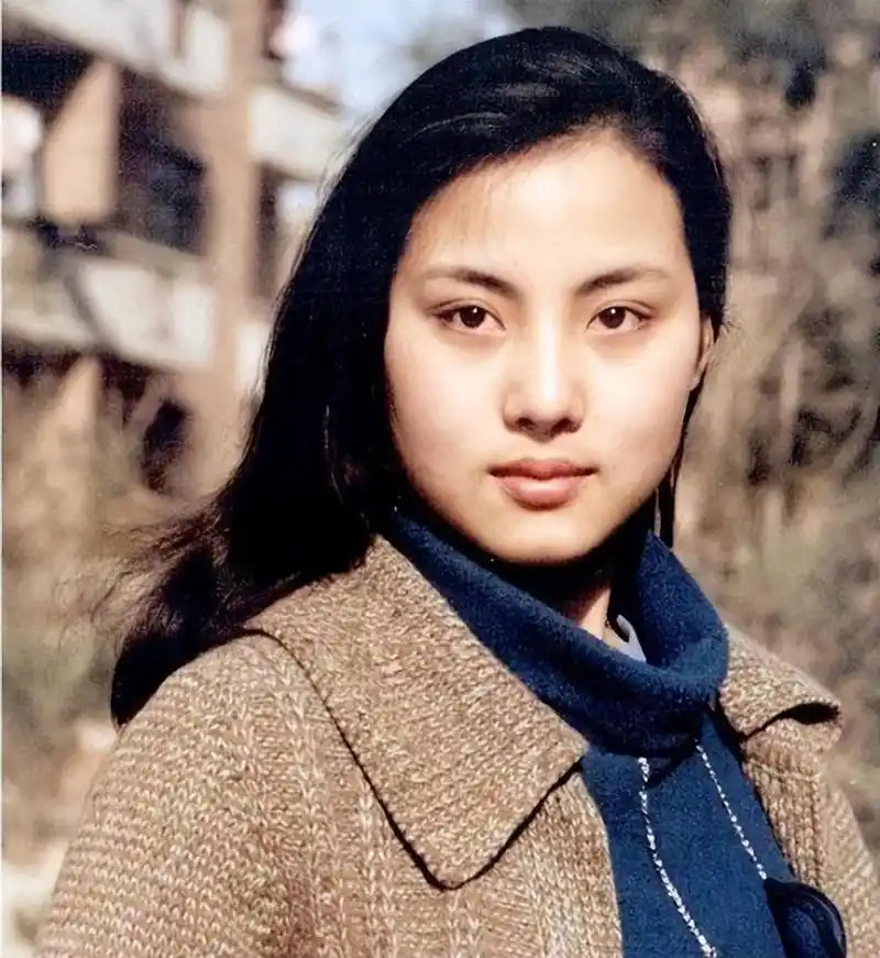 关于乐韵的死因外界众说纷纭,矛头直指罗烈,被骂的很多,唐嘉丽也声名