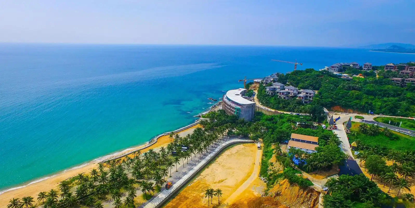 太阳湾景区旅游攻略 太阳湾位于中国海南省三亚市,是一个美丽的海湾