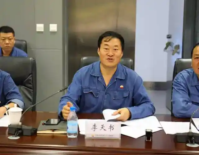 在调研会上,公司总经理李天书简要汇报了今年以来公司生产经营,环保