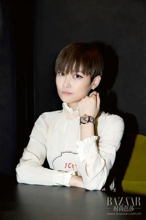 gucci腕表首饰李宇春亮相当代精神风格新生南京静态展
