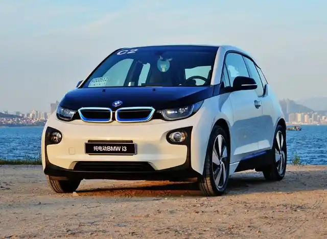 回想起第一代宝马i3,它还是一辆拥有两厢车身的进口汽车.没想到几年