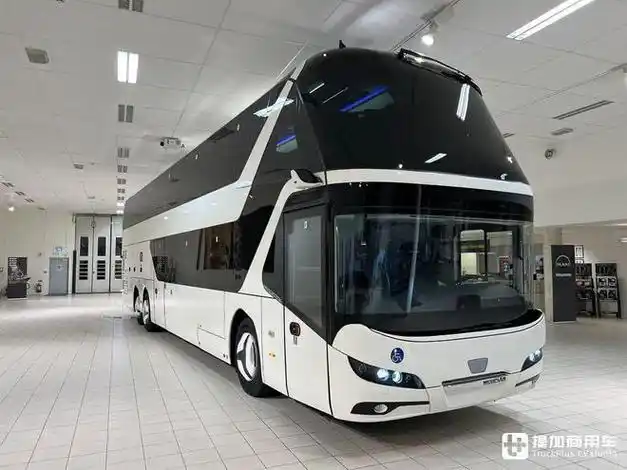 豪华双层客车的标杆,豪华度再升级,实拍最新款尼奥普兰skyliner双层