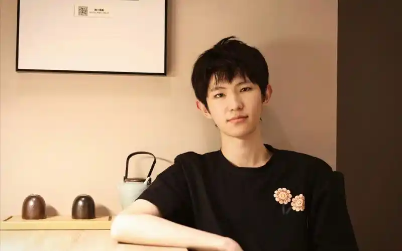 成都ag超玩会一诺石以砥焉化钝为利长路漫漫少年终会到达彼岸加油啊诺