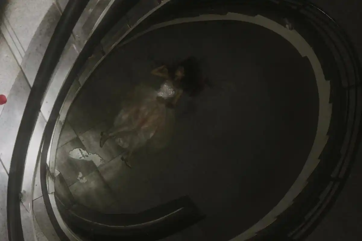 坠落.#暗黑系 #氛围感 #摄影 #创作灵感 #作品分享 @ - 抖音