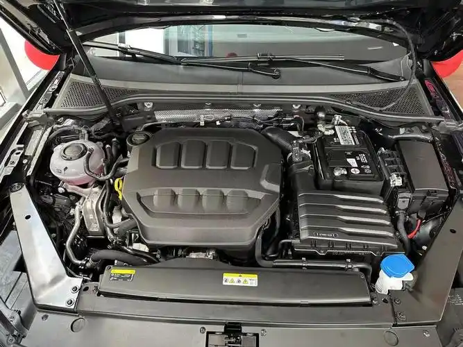 探店实拍大众迈腾,最高优惠3.2万,空间宽敞,值得入手吗?_太平洋号