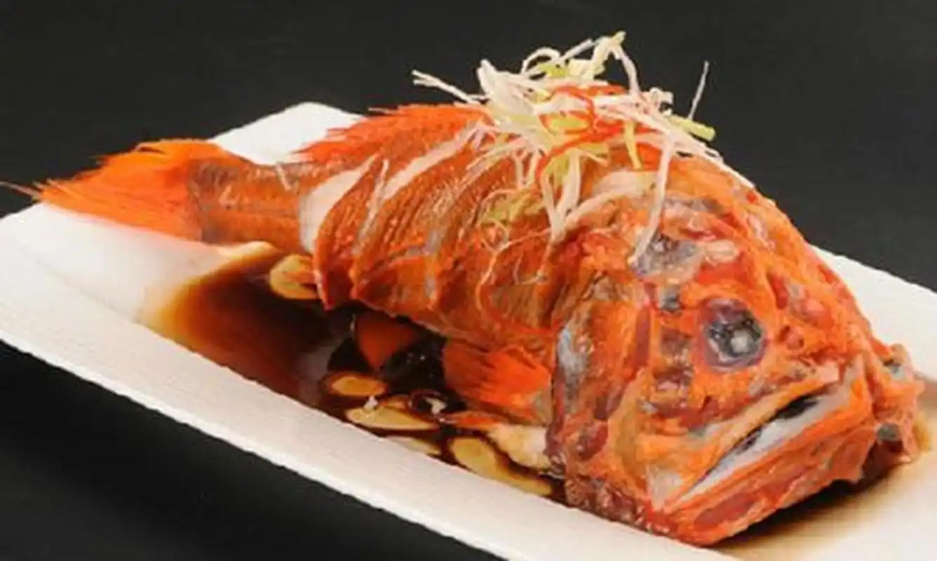 遇见美好##遇见好滋味#长寿鱼是以黄河鲤鱼为原料的一道名菜,河南省