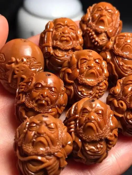 橄榄核雕达摩百态