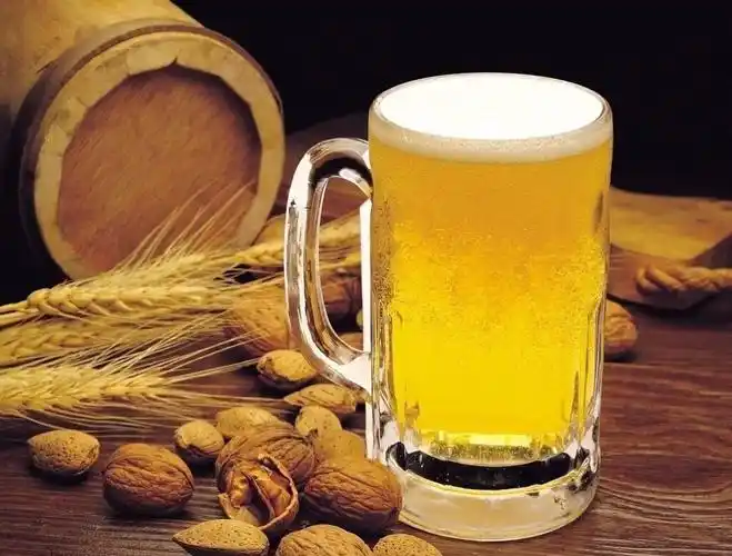 活动一:海鲜啤酒 爽快尽兴,扎啤喝两杯送一杯.