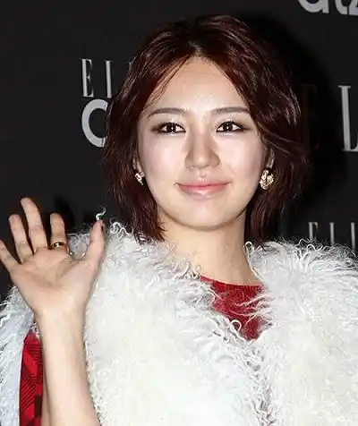 尹恩惠近况照片曝光 尹恩惠短发照干练清爽