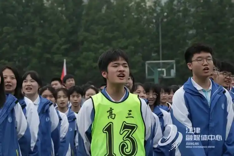 直击江津田家炳中学"喊楼"现场_腾讯新闻