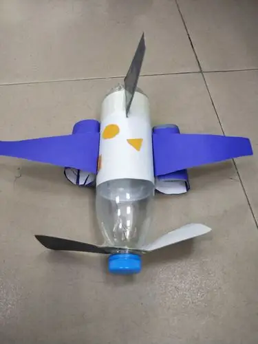 "小手拉大手"的亲子环保手工艺品