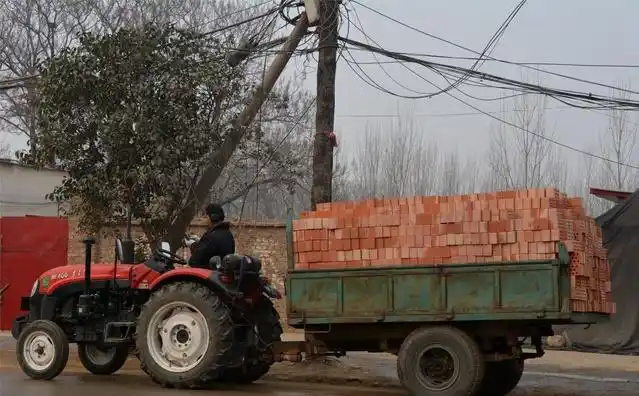 原创 辛苦的拉砖人,又累又不赚钱!