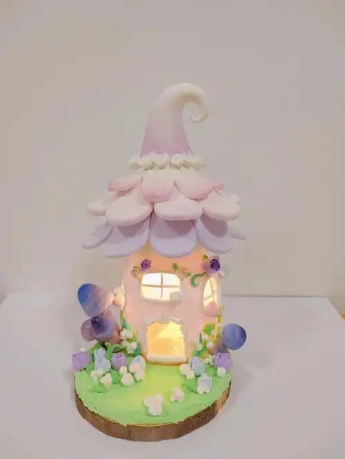 丙烯颜料(蘑菇刷色)步骤:1.裹上粘土2.镂空门窗3.装饰门窗4.