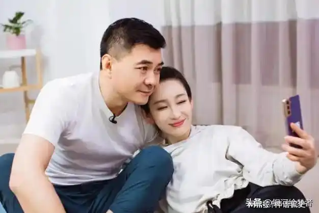 王新军成名后抛妻弃子转身娶小7岁秦海璐如今却成人生赢家