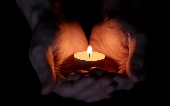 清明节点一盏心灯让天堂的亲人不再孤冷